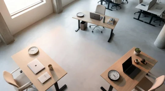 Professionelle Meeting-Organisation mit internationalen Teams verteilt über verschiedene Zeitzonen